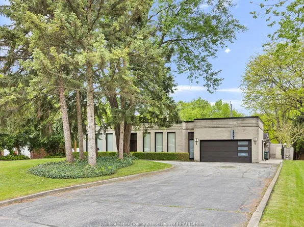 3521 Ouellette Ave, Windsor, ON N9E 3M3