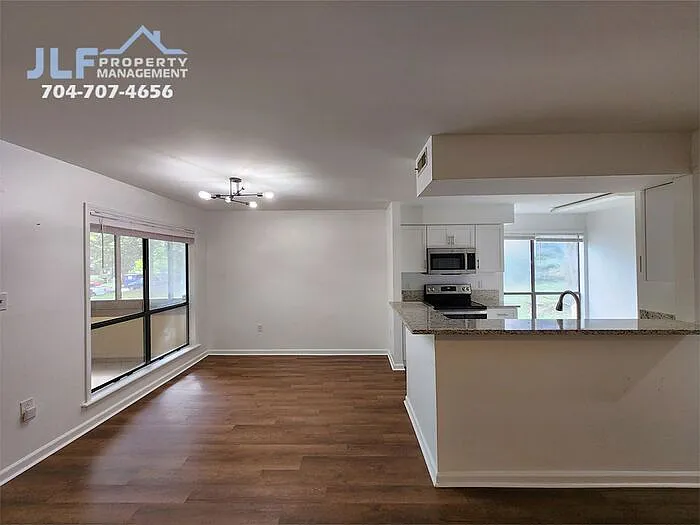 Building Photo - 5721 Dockside Dr
