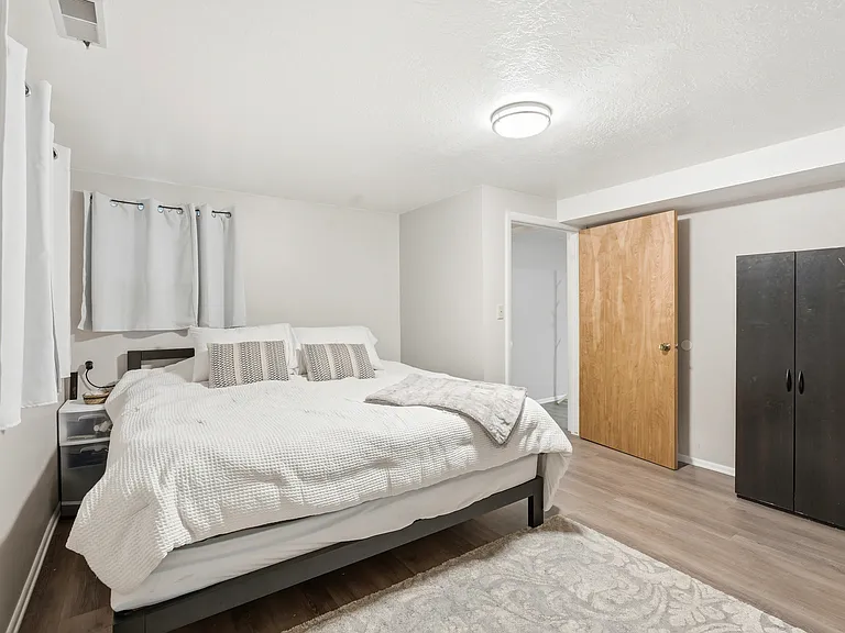 270 E 700 N — Photo 24