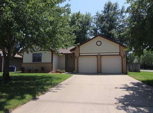 2110 N Parkridge Ct, Wichita, KS 67212