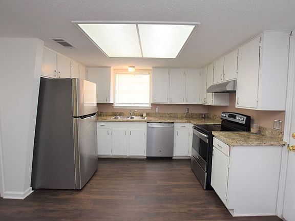 5th image of 807 Cherryhill St