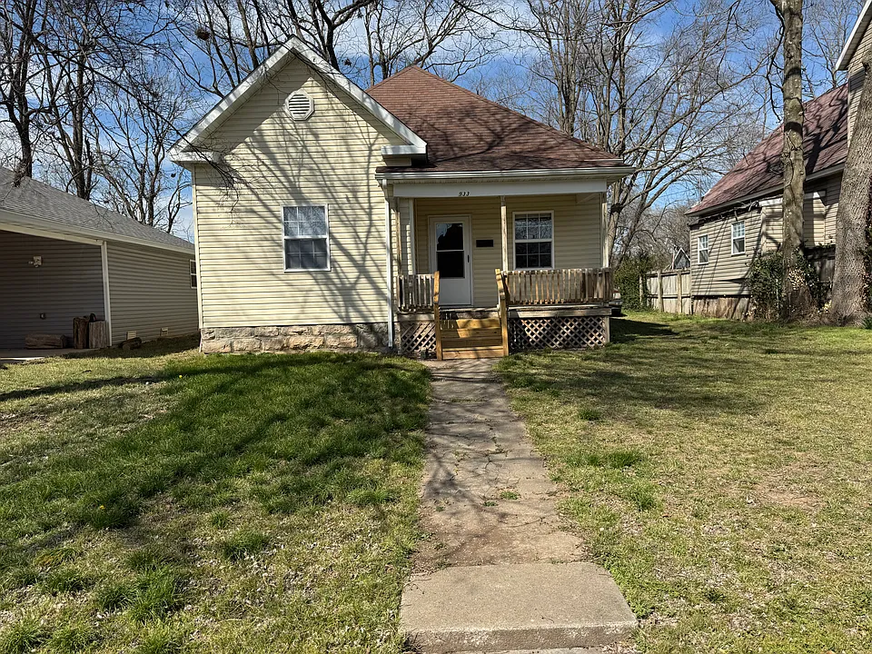 933 W Central St