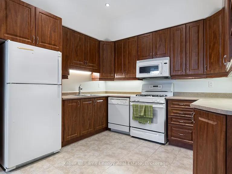 566 Dean Ave #LOWER — Photo 10
