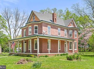 369 Mountain Rd, Boiling Springs, PA 17007