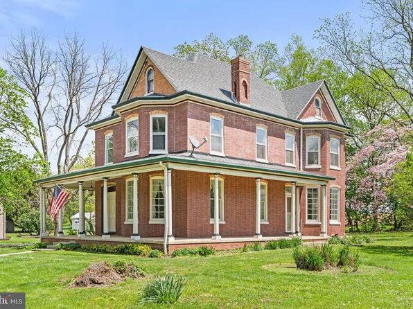 369 Mountain Rd, Boiling Springs, PA 17007