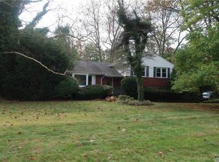 4 Rocklyn Ct, Huntington, NY 11743