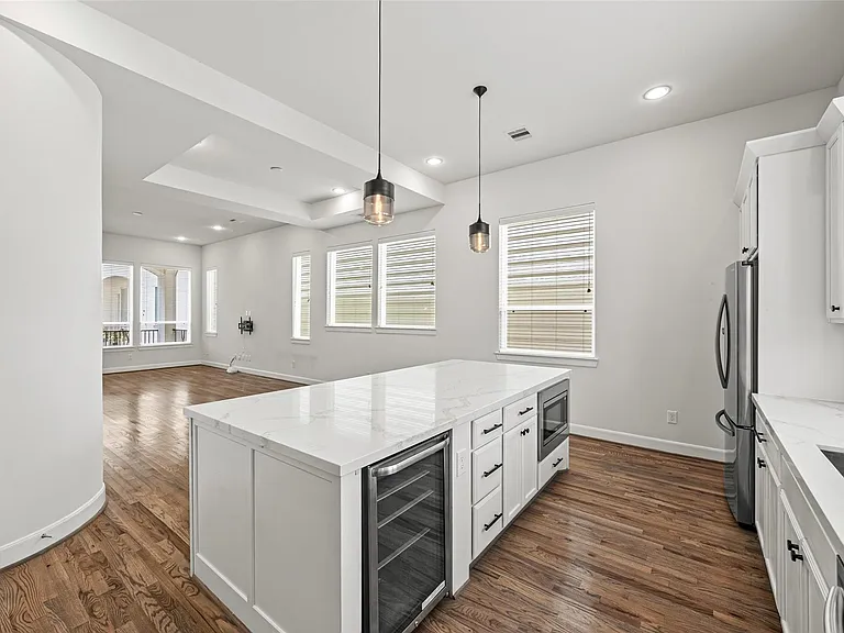 719 Leverkuhn St — Photo 12
