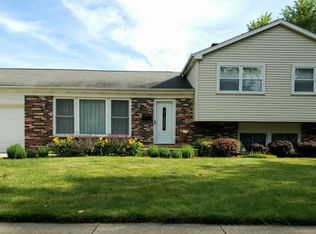 32 Faringdon Dr, Crystal Lake, IL 60014