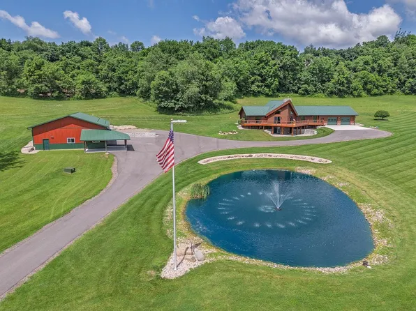 E7498 Mill Rd, Spring Green, WI 53588