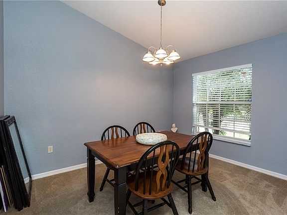 4th image of 615 Robin Ln