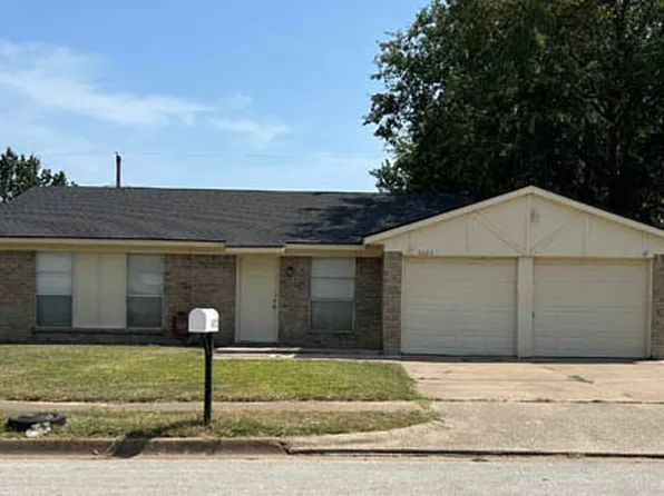 6032 Robin Dr, Watauga, TX 76148