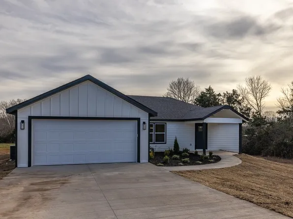 326 Madison #8965, Huntsville, AR 72740