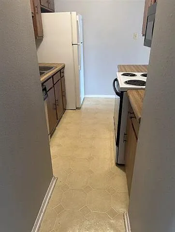 76 Carriage Ln #9 — Photo 13
