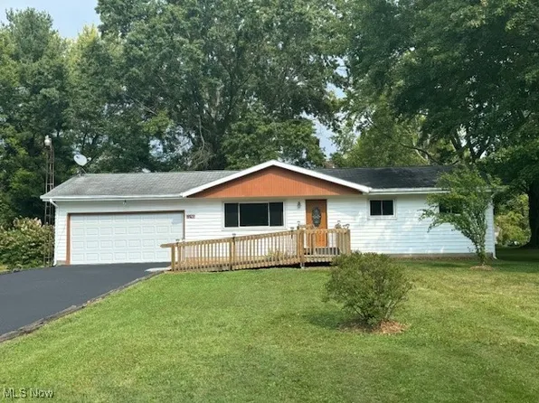 7296 Maple St, Newton Falls, OH 44444