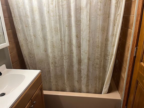 4th image of 4051 E Forest Glen Ave
