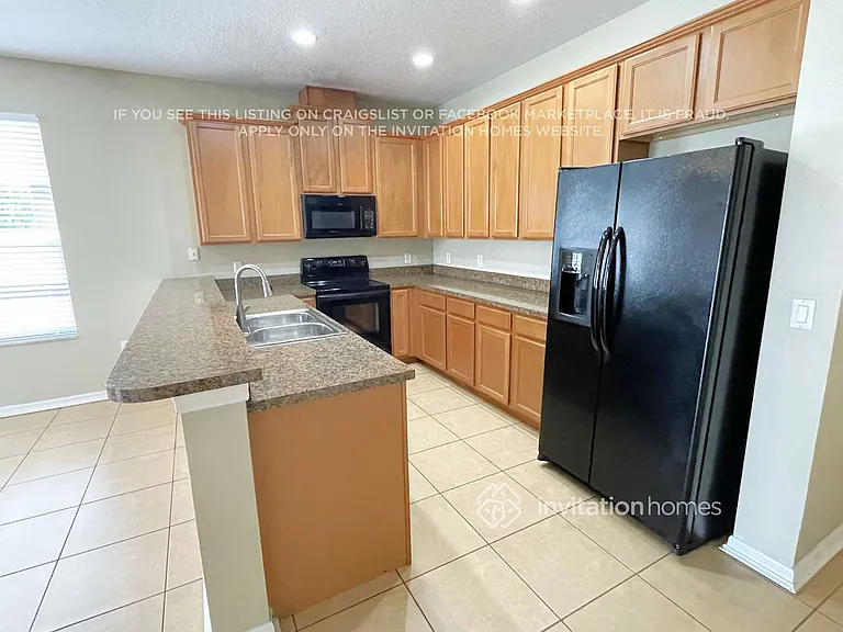 506 Woodford Dr — Photo 3