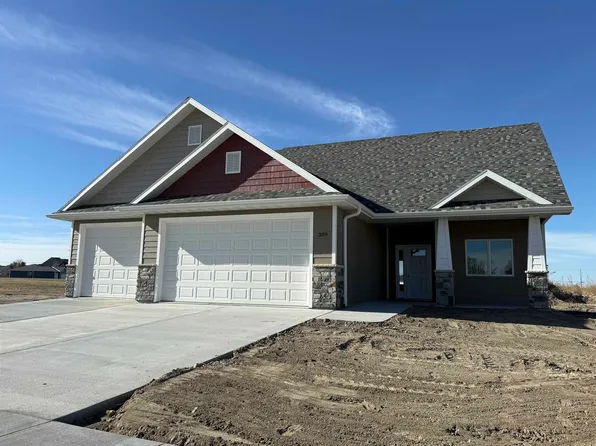 309 Oak St, Minden, NE 68959