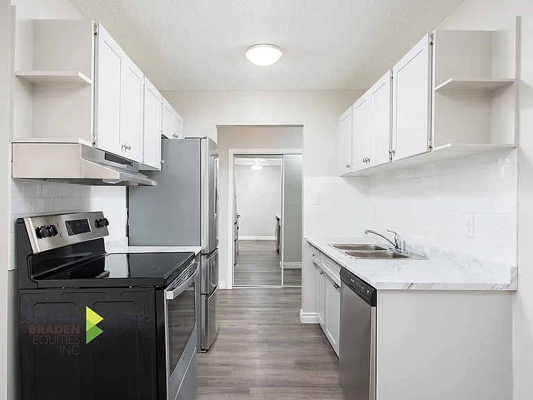 1602 Sherwood Dr — Photo 5