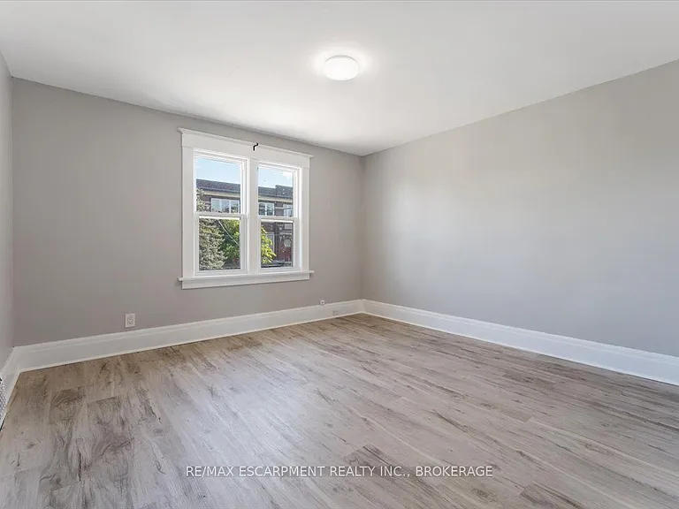 3 Carleton St S #MAIN — Photo 20