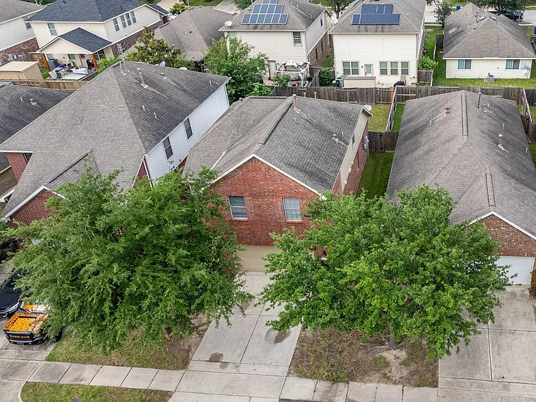 1702 Bonnyton Ln — Photo 7
