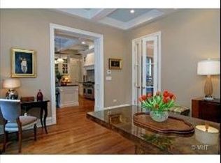 43 E Division St, Chicago, IL 60610