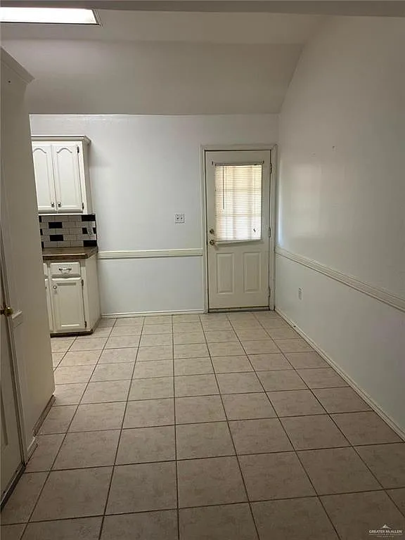 1502 Diamond Ave — Photo 3