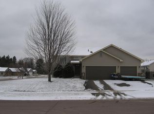 1221 Amber Ln, Faribault, MN 55021