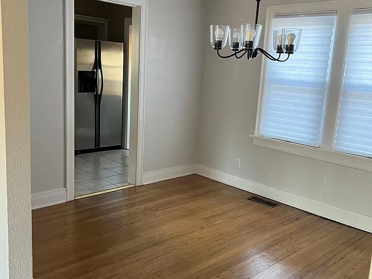 709 NW 48th St — Photo 3
