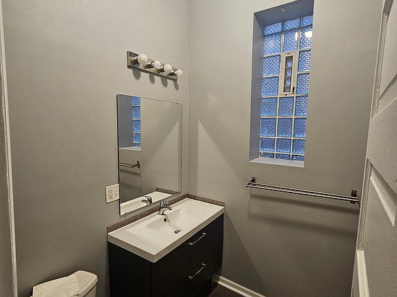 5th image of 1841 N Whipple St #2