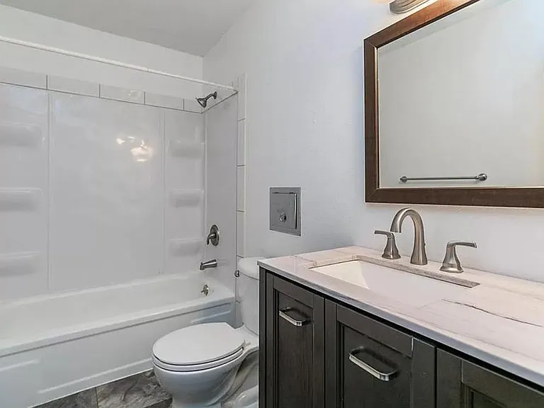 6812 Inwood Ln NE — Photo 2