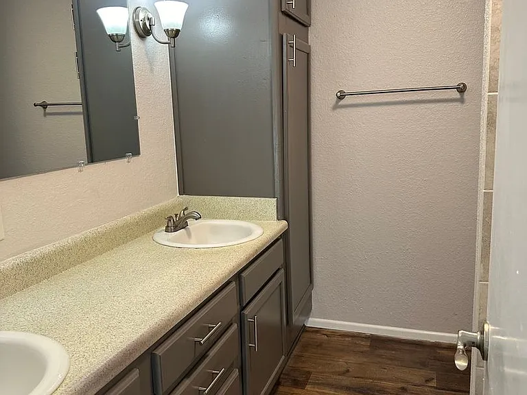 College Hill Flats — Photo 14