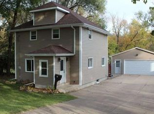 95 Joy Dr, Waterloo, IA 50701