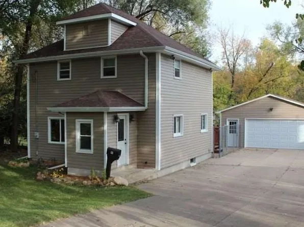 95 Joy Dr, Waterloo, IA 50701