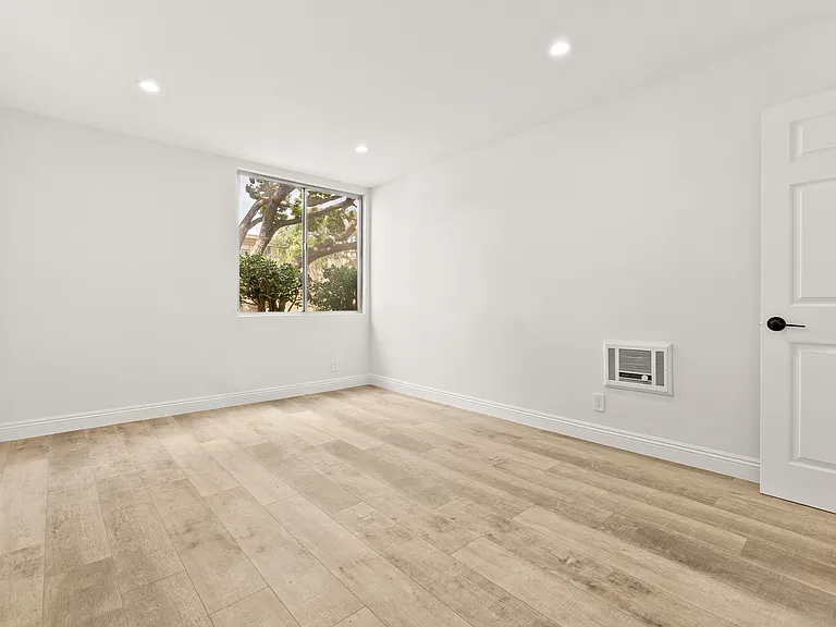 Leyden Apartments — Photo 15