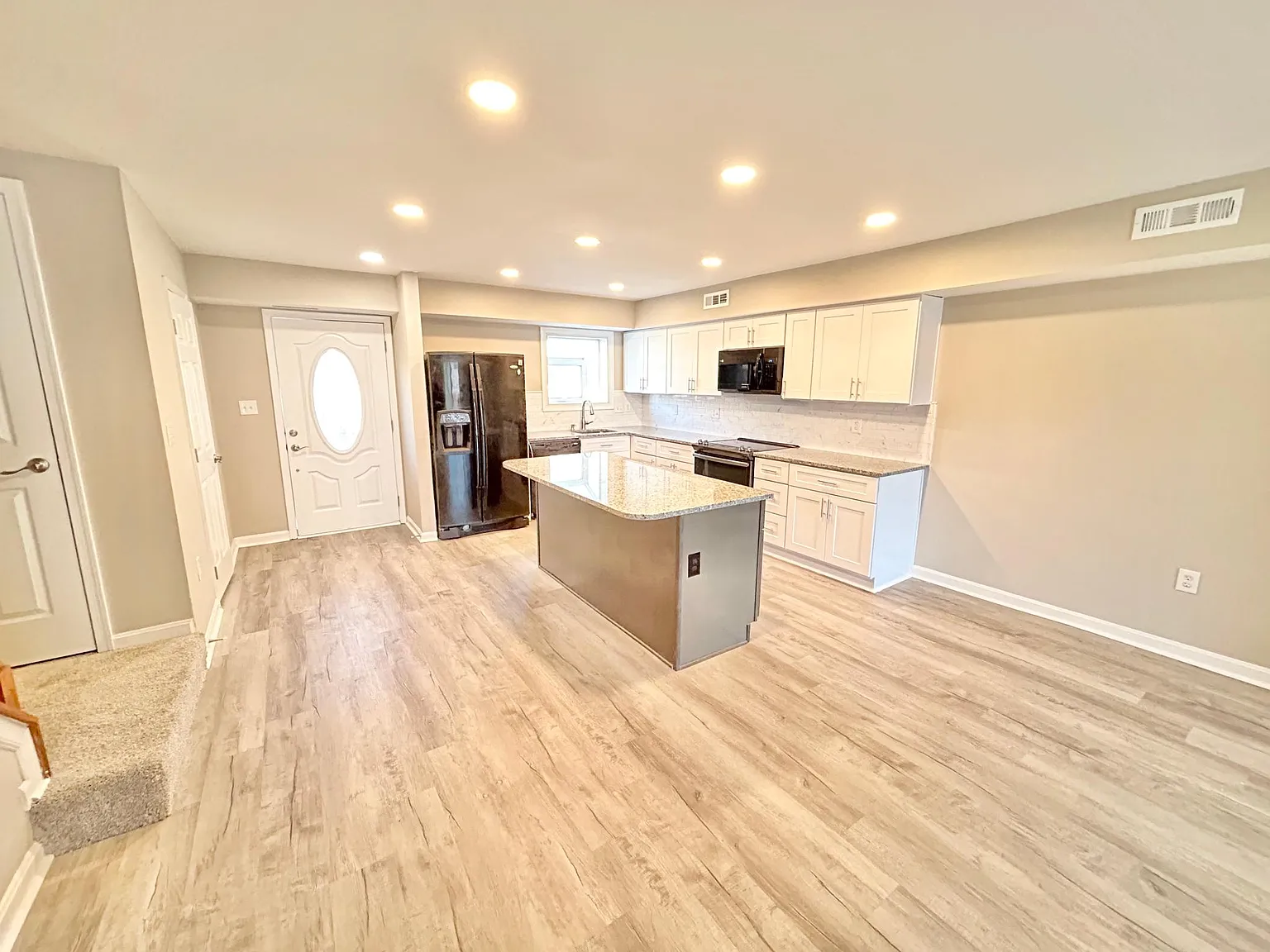 3 bed, 2.5 bath, 1640 sqft, $2,500 — Photo 4