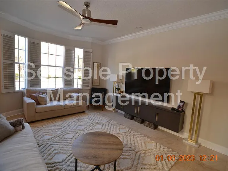 2405 Victoria Gardens Ln — Photo 13