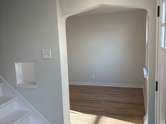 entrance heading into dining room