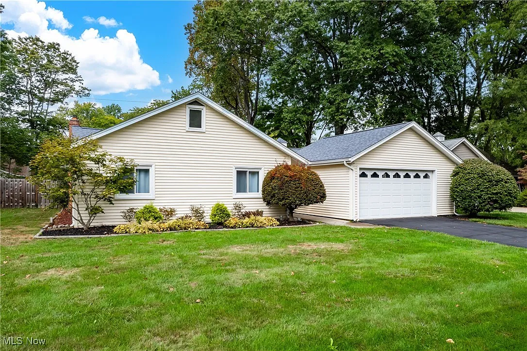 236 Wayne Dr photo 1