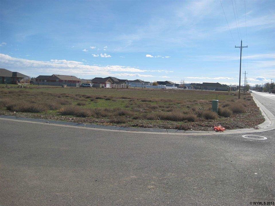 2nd image of 722 N Road 11