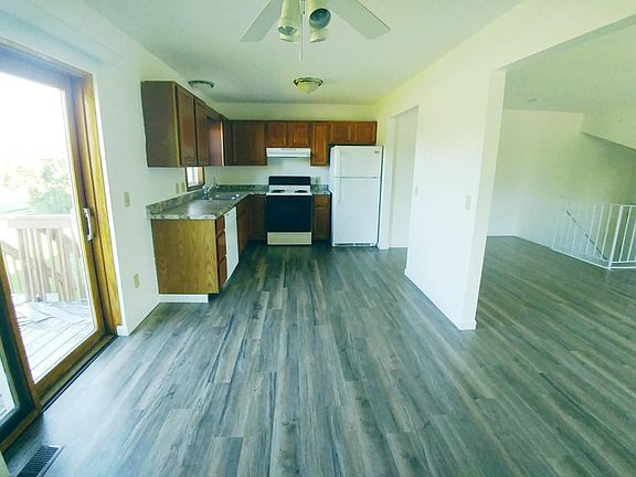 3rd image of 12481 Tyler St NE