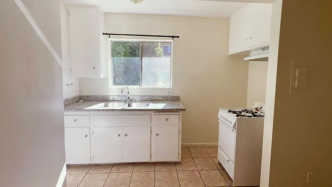 Studio, $1,600 — Photo 2