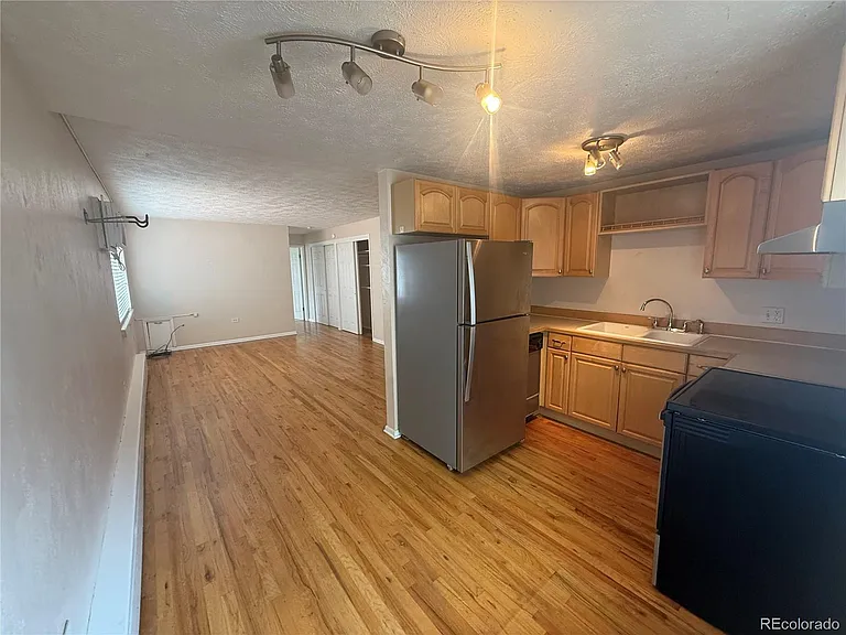 1063 N Clarkson St #8 — Photo 31