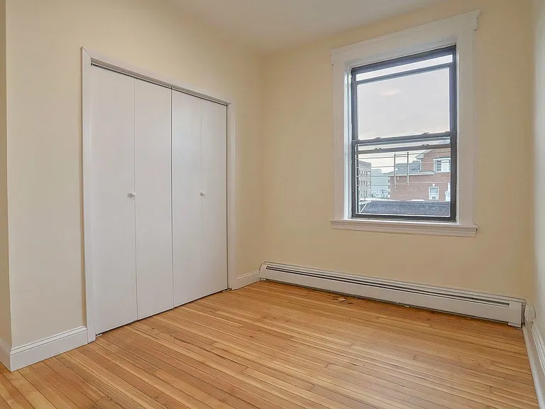 327 8th St #7 — Photo 13