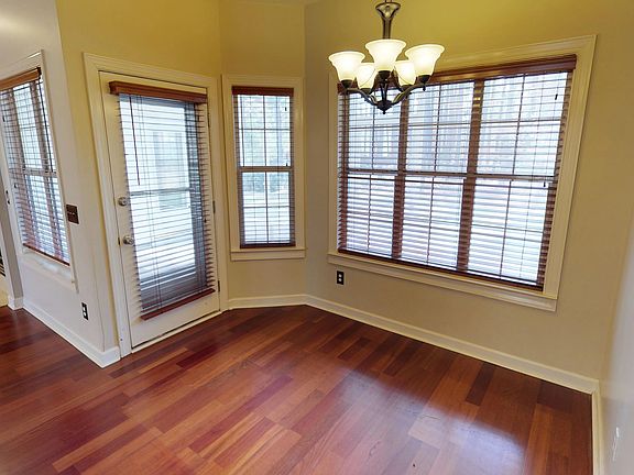 4th image of 110 Pentland Pl