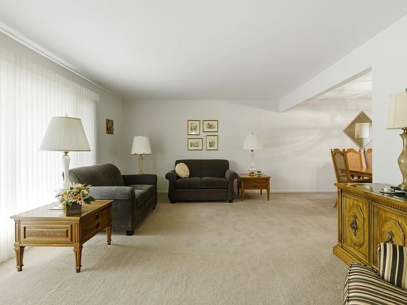 4th image of 18W276 Holly Ave