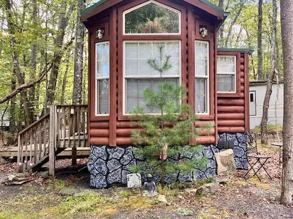 66 Blue Aspen Dr, Milford, PA 18337