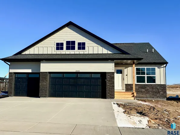 2804 S Copper Creek Ave, Sioux Falls, SD 57110