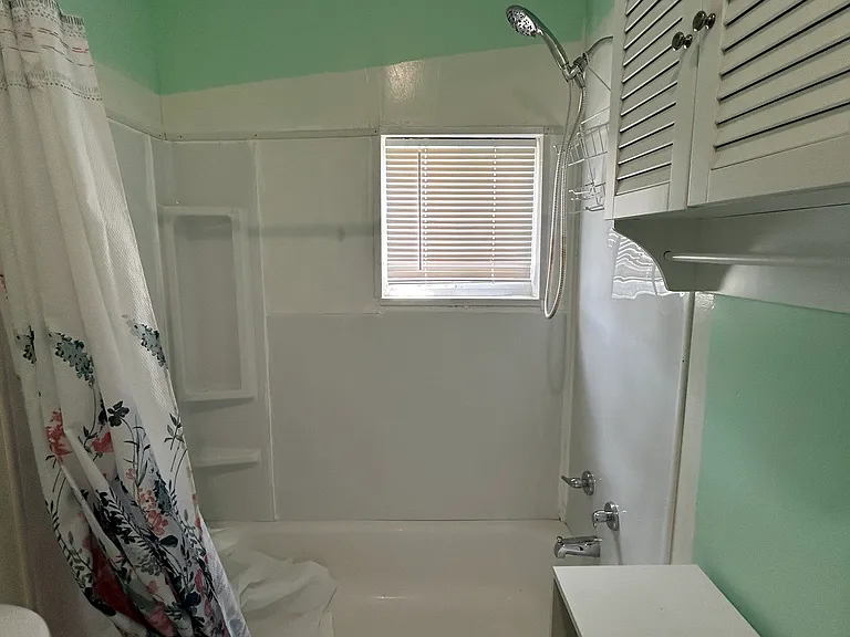 911 E Steiner St — Photo 11