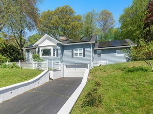 564 Fairfield Woods Rd, Fairfield, CT 06825