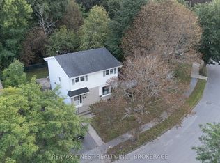 33 Calderwood Dr, Kingston, ON K7M6L5